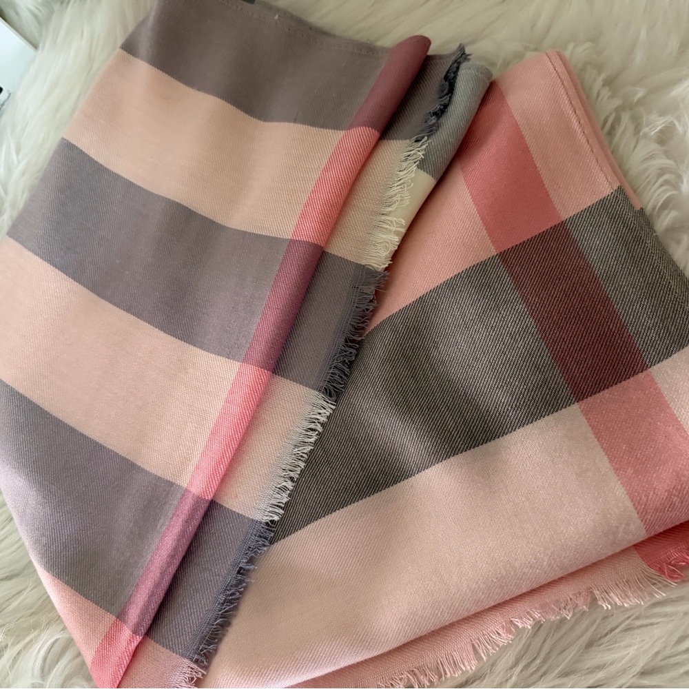 Burberry Wrap Shawl Scarf. - Picture 16 of 16